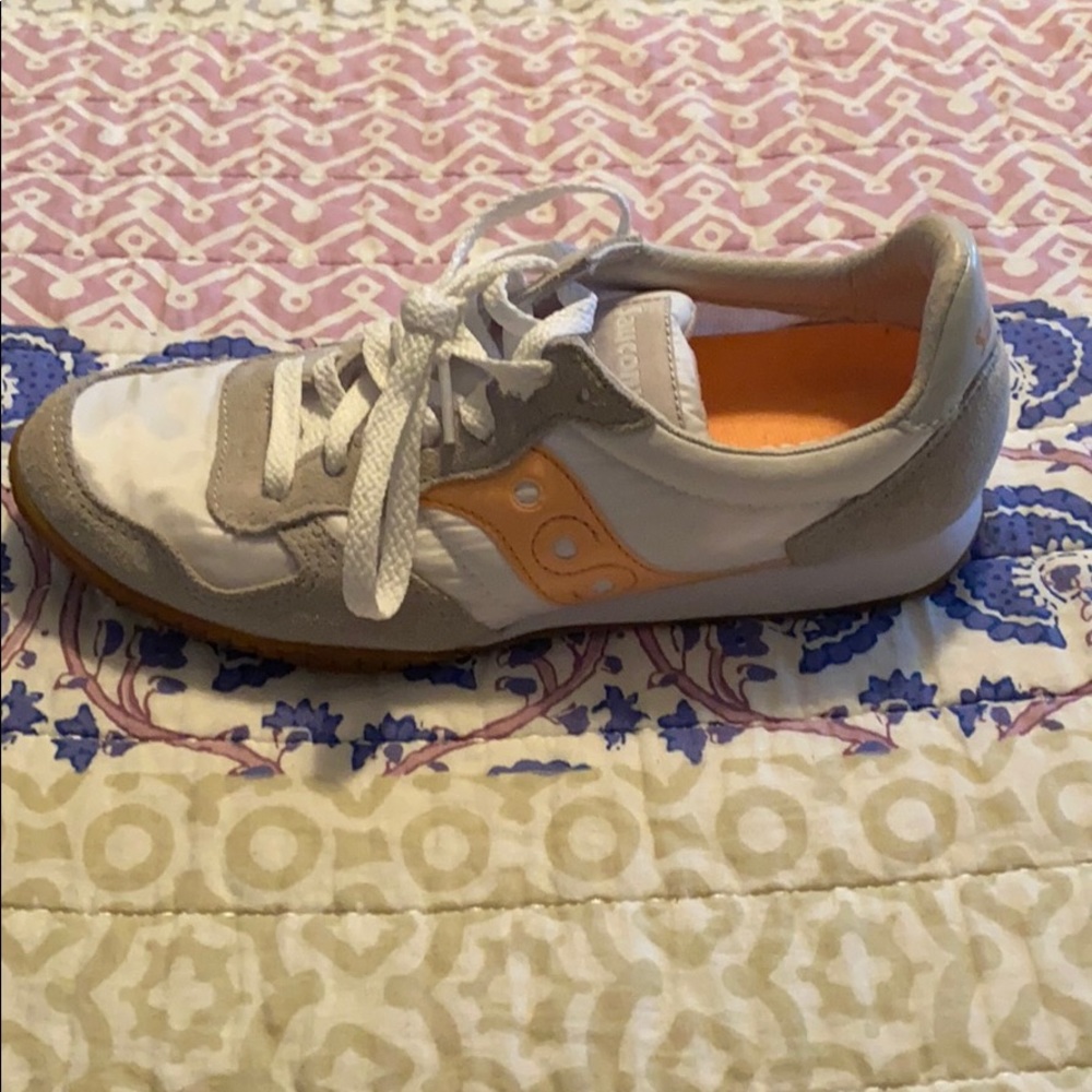Gently used saucony running shoes